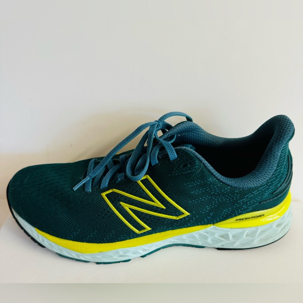 New Balance-Fresh Foam 880 Men’s running shoes in blue and green.Size 10